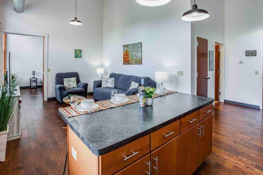 Ny Style Centric Loft With King Bed By Park Av. Apartment Rochester Ngoại thất bức ảnh